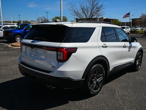 Used 2025 Ford Explorer ST AWD/4WD image 5