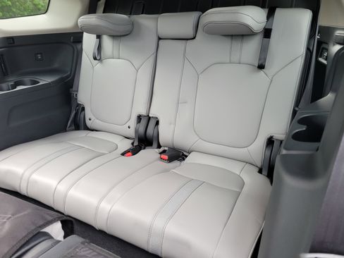 Used 2025 Honda Pilot EX-L image 35