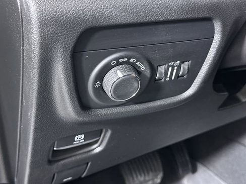 Used 2025 Jeep Grand Cherokee L Laredo RWD image 18