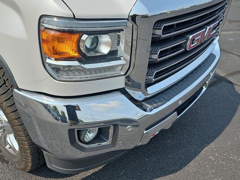 Used 2019 GMC Sierra 2500 SLT w/ Duramax Plus Package AWD/4WD image 31