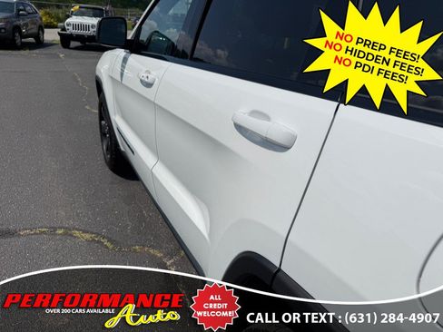 Used 2019 Jeep Grand Cherokee Laredo AWD/4WD image 18