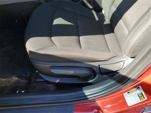 Used 2017 Hyundai Elantra SE image 21