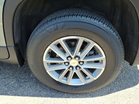 Used 2023 Chevrolet Traverse LT FWD image 8