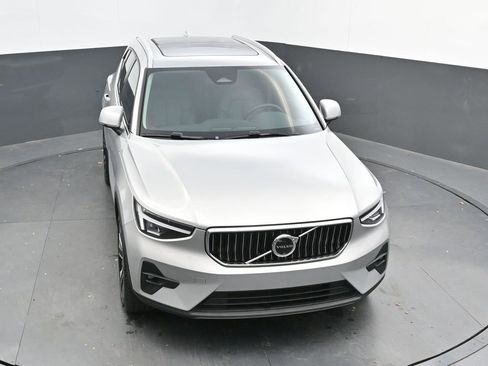 Certified 2025 Volvo XC40 B5 Plus image 32