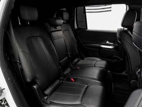 Used 2021 Mercedes-Benz GLB 250 w/ Premium Package image 39
