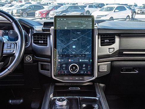 Used 2024 Ford Expedition Platinum image 11