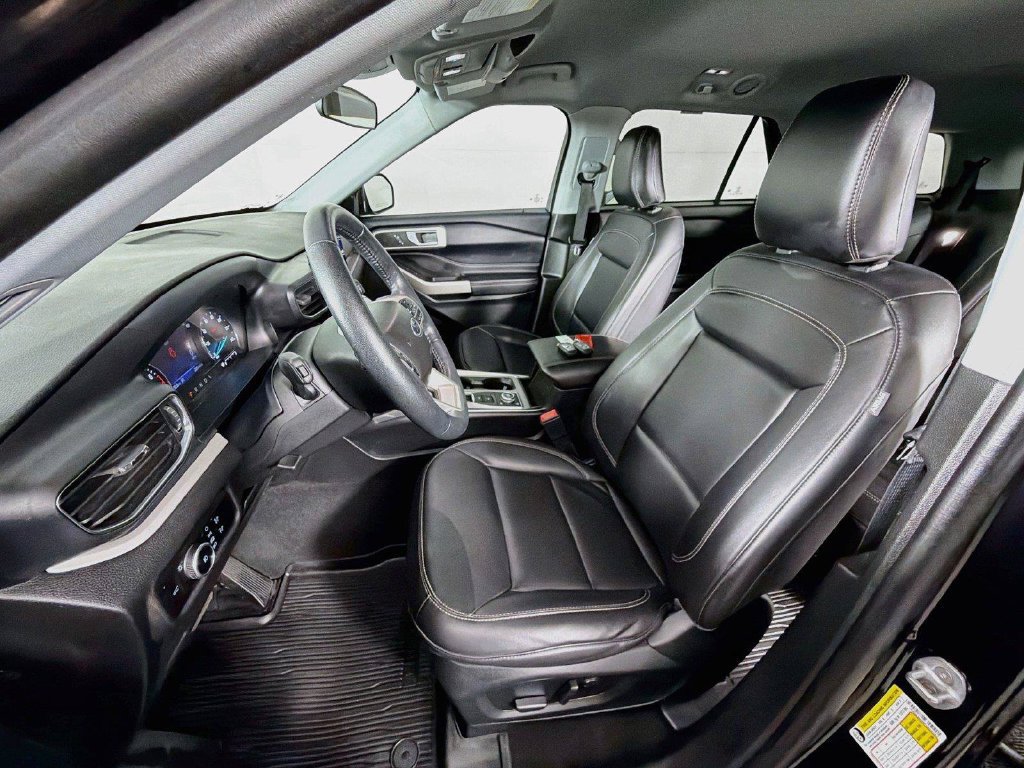 Certified 2023 Ford Explorer XLT w/ Equipment Group 202A AWD/4WD image 2