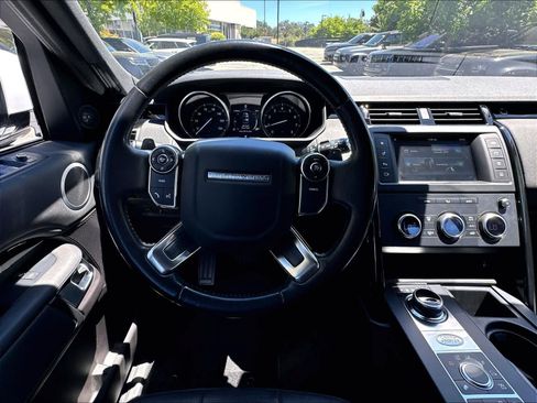 Used 2017 Land Rover Discovery SE AWD/4WD image 8