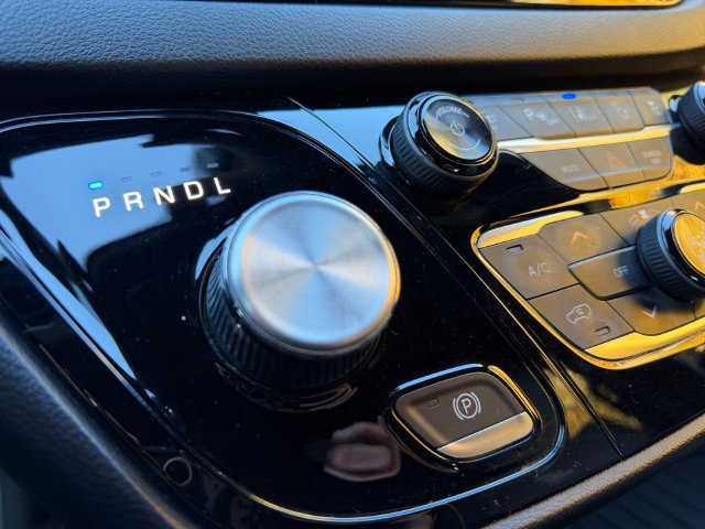 Used 2020 Chrysler Pacifica Touring-L Plus w/ Advanced Safetytec Group FWD image 18