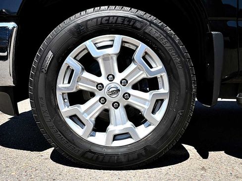 Used 2018 Nissan Titan SV w/ SV Convenience Package AWD/4WD image 11