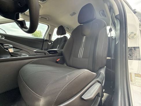 Used 2024 Hyundai Elantra SEL FWD image 11