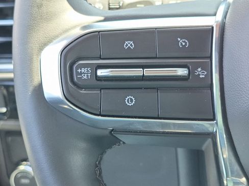 Used 2025 GMC Yukon Denali RWD image 18