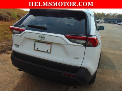 Used 2025 Toyota RAV4 XLE image 12