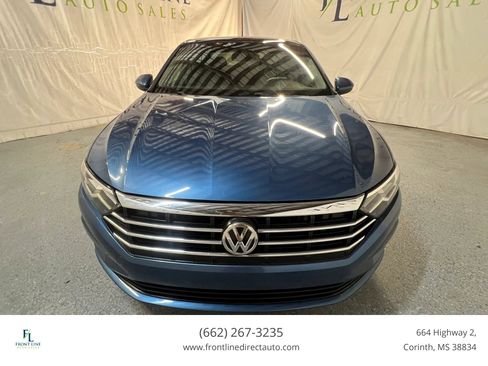 Used 2019 Volkswagen Jetta SE FWD image 2