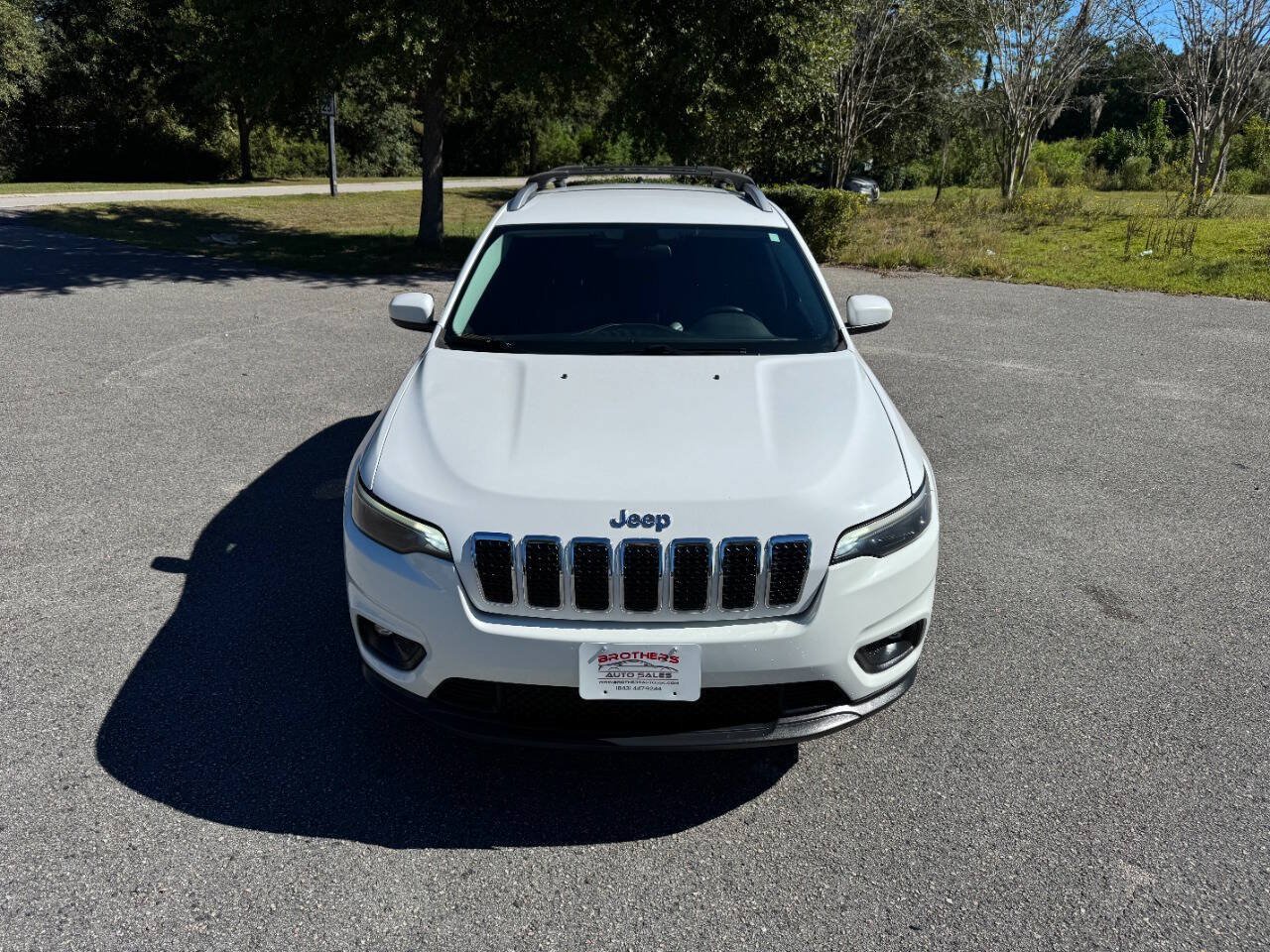 Used 2019 Jeep Cherokee Latitude Plus w/ Cold Weather Group AWD/4WD image 2