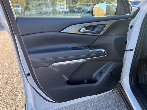 Used 2025 Chevrolet Traverse LT image 15