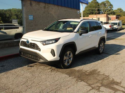 Used 2022 Toyota RAV4 LE AWD/4WD image 3
