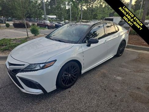 Used 2022 Toyota Camry XSE FWD image 4