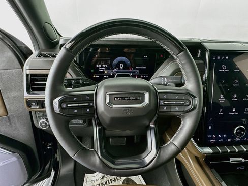 Used 2025 GMC Yukon XL Denali Ultimate AWD/4WD image 12