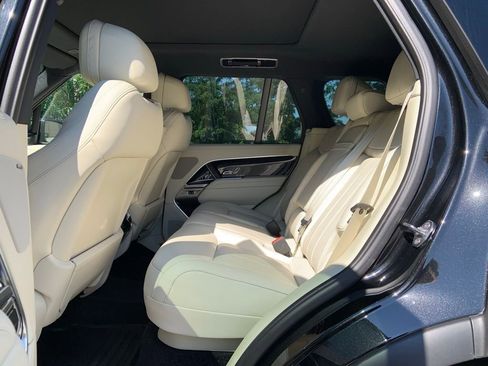 Certified 2023 Land Rover Range Rover SE image 13