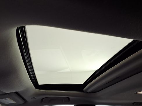 Used 2023 Toyota Corolla Cross XLE w/ Convenience Package image 14