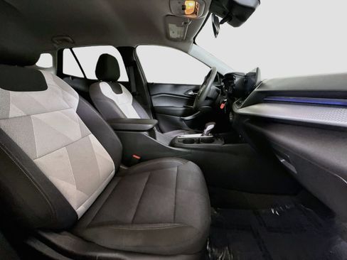 Used 2024 Chevrolet Trax LS w/ LS Convenience Package FWD image 28