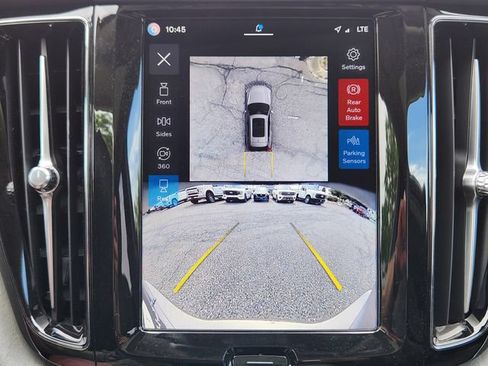 Certified 2025 Volvo XC60 B5 Plus AWD/4WD image 25