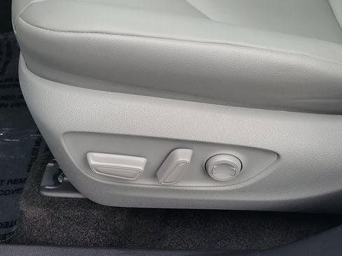 Certified 2025 Toyota Highlander XLE image 21