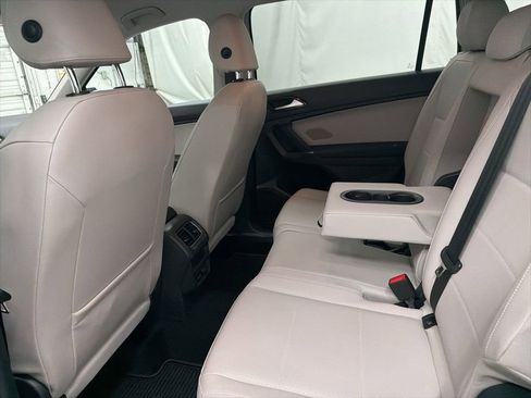 Used 2018 Volkswagen Tiguan SE FWD image 21