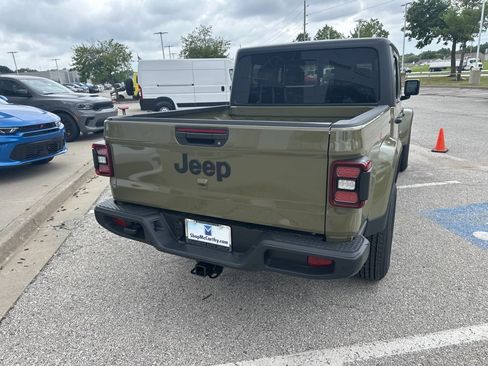 New 2025 Jeep Gladiator Sport image 25