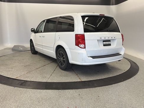 Used 2015 Dodge Grand Caravan SE w/ Quick Order Package 29E SE FWD image 3