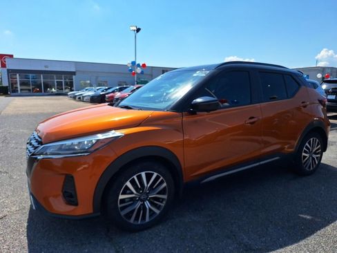 Certified 2023 Nissan Kicks SR FWD image 1