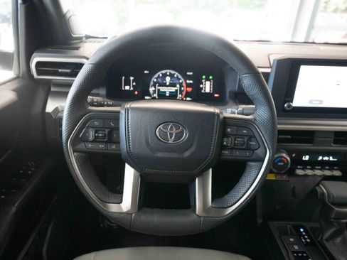 Certified 2025 Toyota Tacoma SR5 AWD/4WD image 22