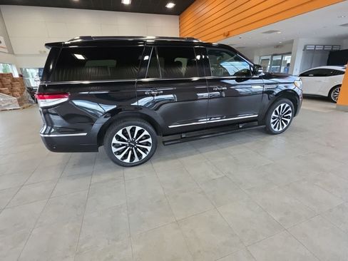 Used 2022 Lincoln Navigator Reserve AWD/4WD image 7