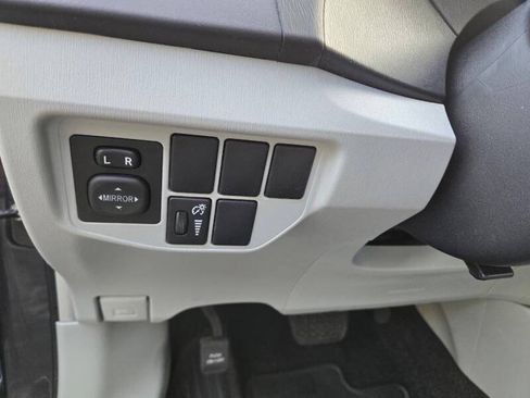 Used 2014 Toyota Prius Four FWD image 18