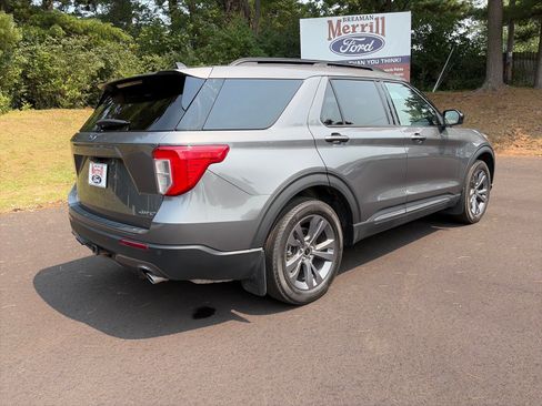 Used 2022 Ford Explorer XLT w/ XLT Sport Appearance Package AWD/4WD image 6