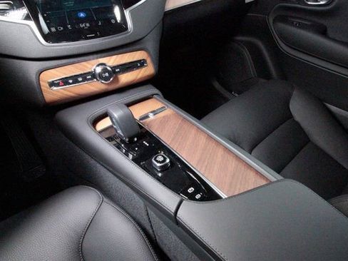 Certified 2025 Volvo XC90 B6 Plus w/ Protection Package Premier image 9