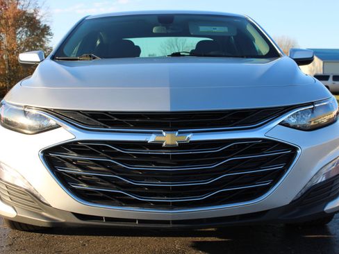 Used 2022 Chevrolet Malibu LT image 2