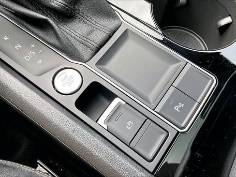 Used 2019 Volkswagen Atlas SEL FWD image 34
