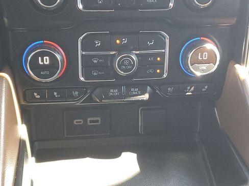 Used 2021 Chevrolet Suburban High Country image 34