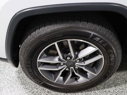 Used 2021 Jeep Grand Cherokee Limited image 11