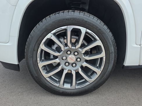 Used 2022 GMC Acadia Denali w/ Denali Ultimate Package FWD image 9
