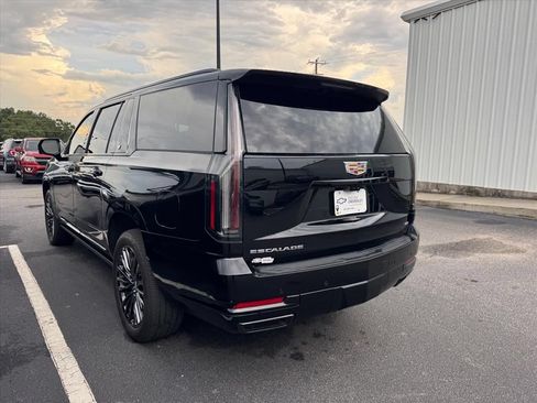 Used 2025 Cadillac Escalade ESV Sport Platinum AWD/4WD image 9