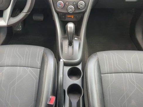 Used 2019 Chevrolet Trax LT w/ LT Convenience Package FWD image 20