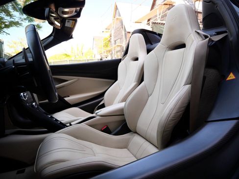 Used 2019 McLaren 720S Luxury image 32