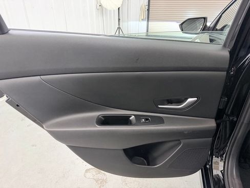 Used 2026 Hyundai Elantra SE FWD image 29