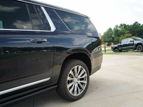 Used 2021 GMC Yukon XL Denali w/ Denali Premium Package AWD/4WD image 23