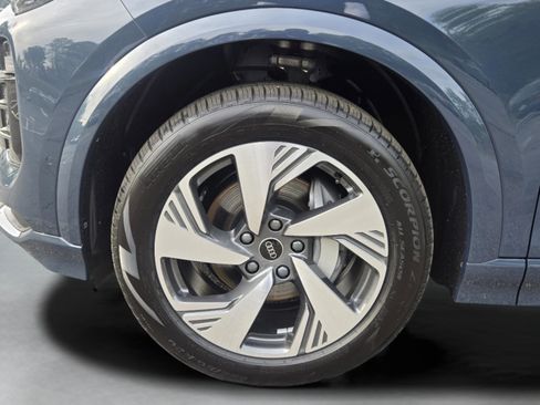 New 2025 Audi Q6 e-tron Premium Plus image 33