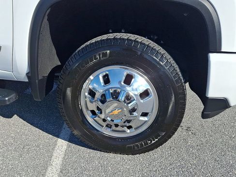 Used 2026 Chevrolet Silverado 3500 High Country w/ High Country Premium Package AWD/4WD image 9