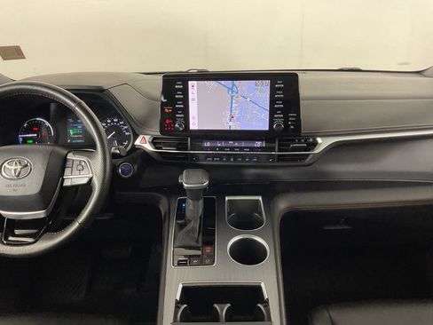 Used 2022 Toyota Sienna XSE w/ XSE Plus Package FWD image 16